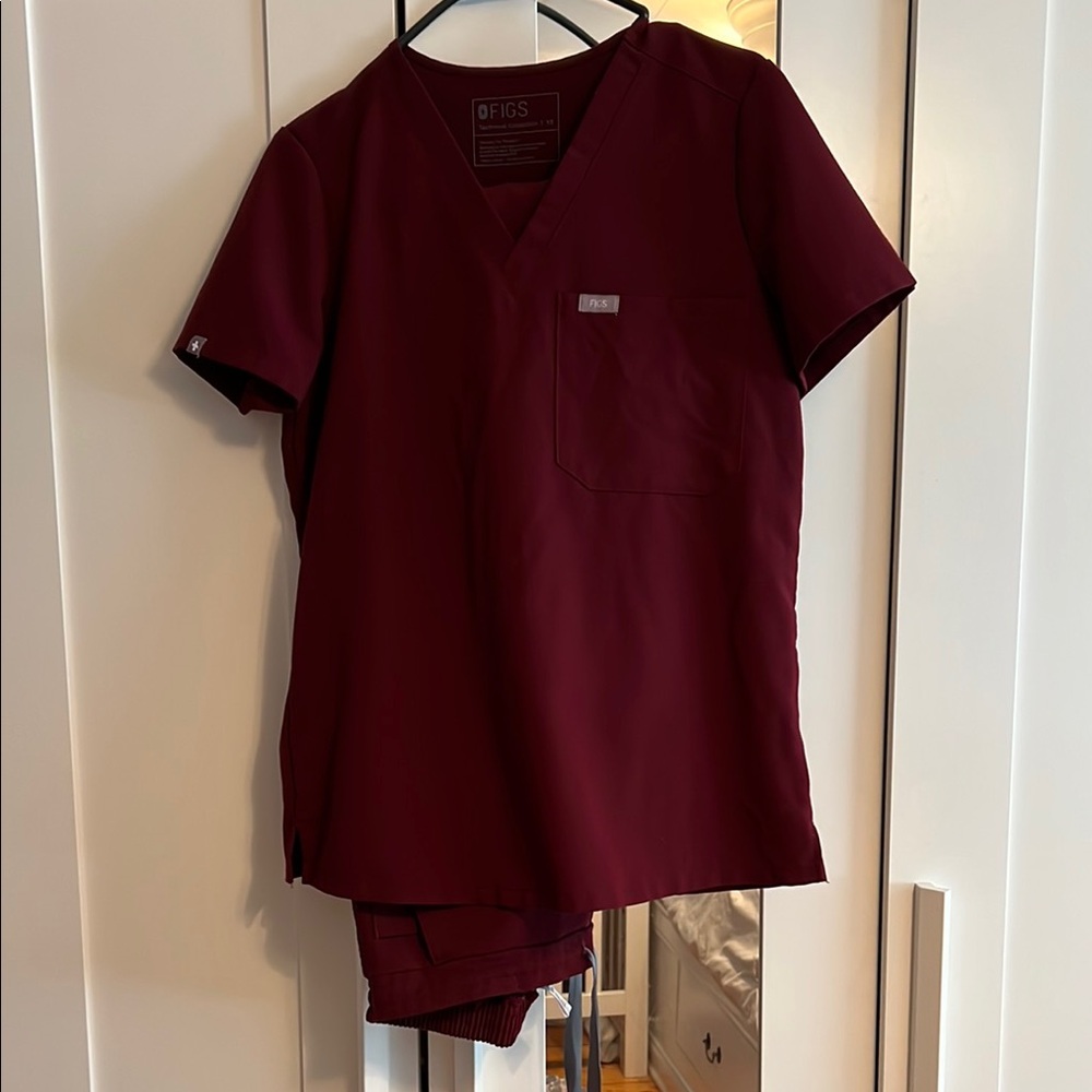 Figs Women's classic Burgundy Scrub Set